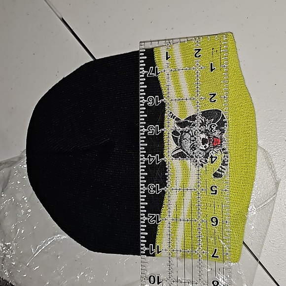 Chicago Wolves Hat Beanie - Black/Lime Green New in package - Picture 5 of 6